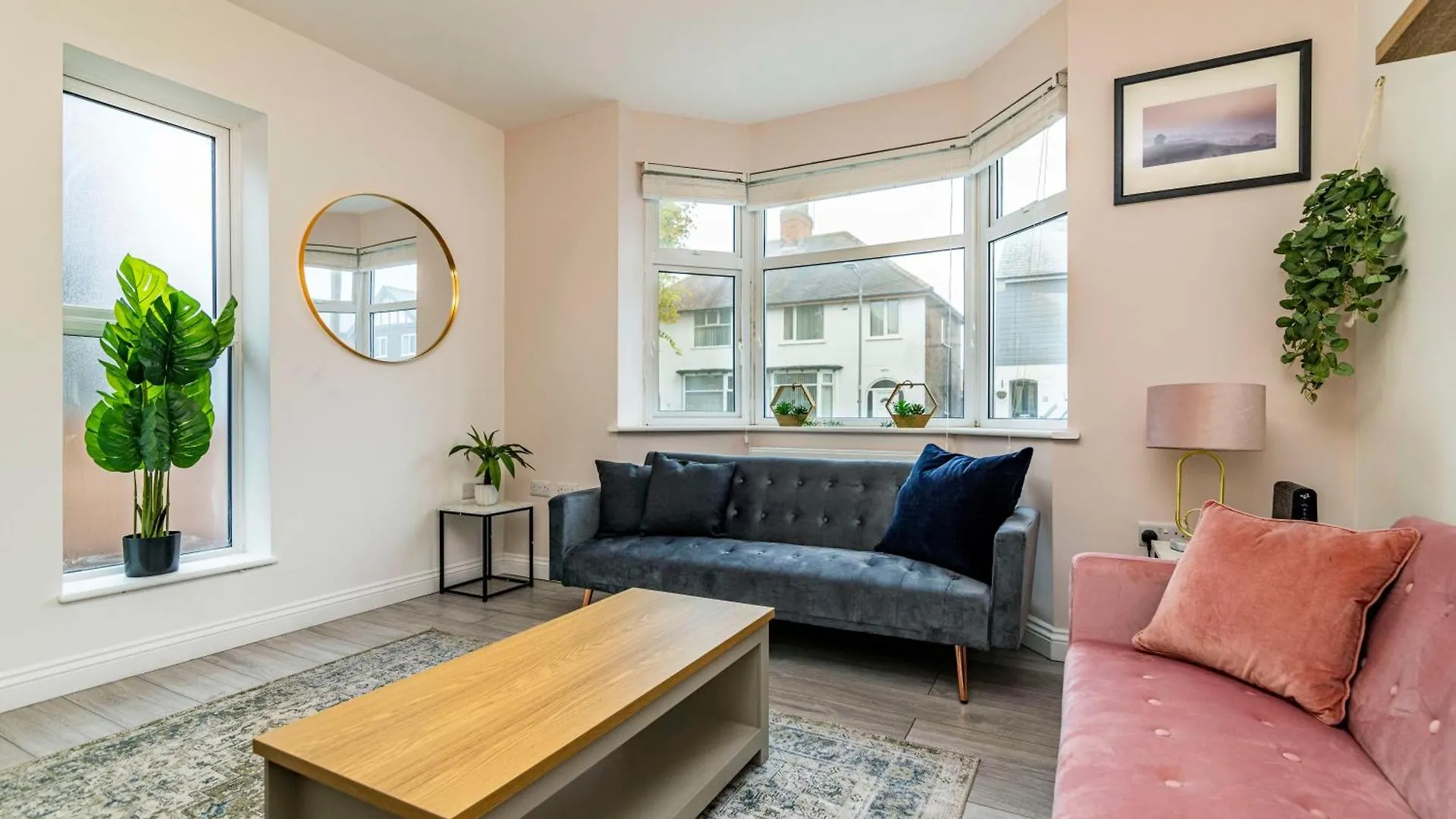 3 Bedroom, Private Orchard, Private Bathroom, Driveway Nottingham
