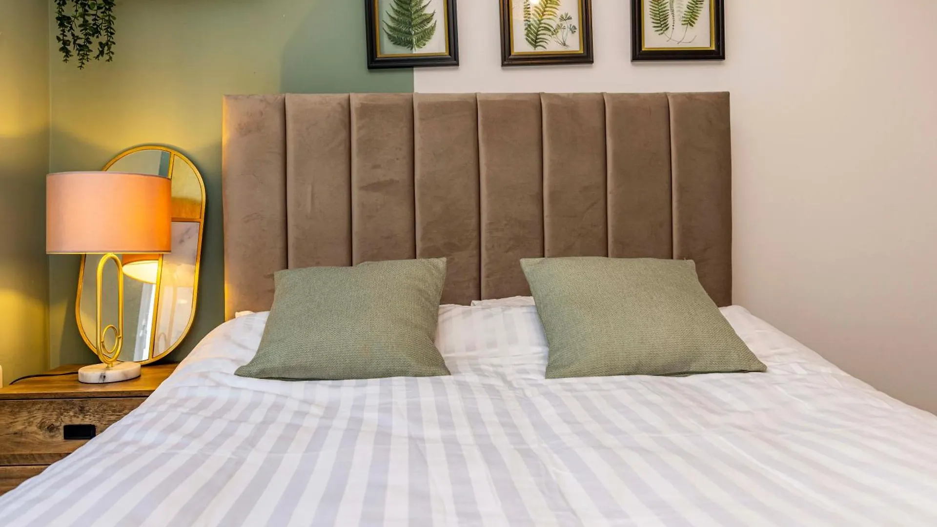 3 Bedroom, Private Orchard, Private Bathroom, Driveway Nottingham 0*,  United Kingdom