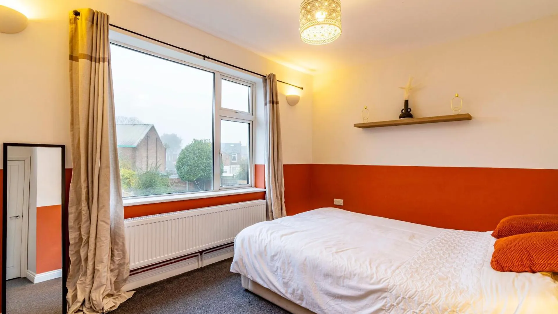 3 Bedroom, Private Orchard, Private Bathroom, Driveway Nottingham Villa