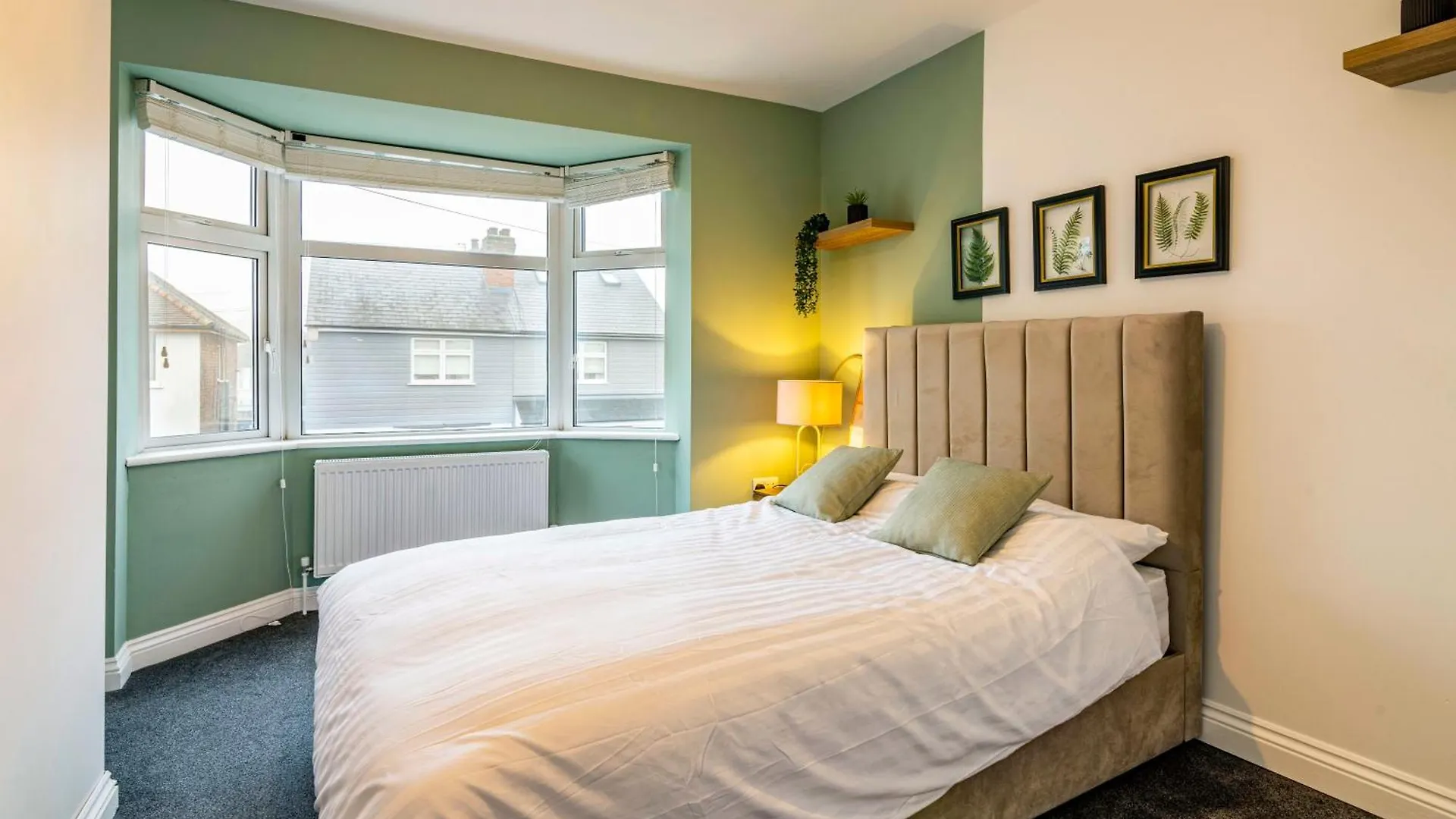 3 Bedroom, Private Orchard, Private Bathroom, Driveway Nottingham Villa