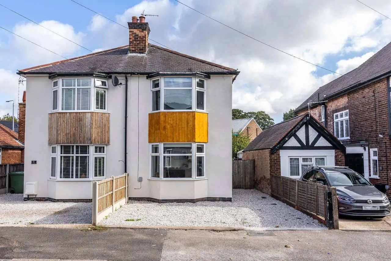 Villa 3 Bedroom, Private Orchard, Private Bathroom, Driveway Nottingham
